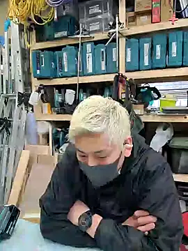 Snapshot of da--------i chatting on February 11, 2025, 3:50 am da--------i online show from February 11, 2025, 3:50 am