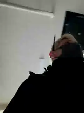 Snapshot of da--------i chatting on February 12, 2025, 4:44 am da--------i online show from February 12, 2025, 4:44 am