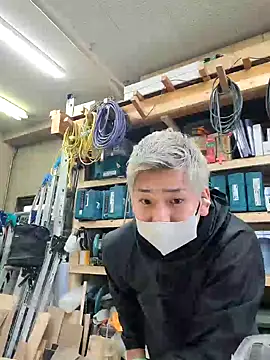 Snapshot of da--------i chatting on February 23, 2025, 12:41 am da--------i online show from February 23, 2025, 12:41 am