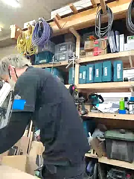 Snapshot of da--------i chatting on March 23, 2025, 4:49 am da--------i online show from March 23, 2025, 4:49 am