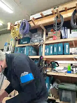 Snapshot of da--------i chatting on March 23, 2025, 7:53 am da--------i online show from March 23, 2025, 7:53 am