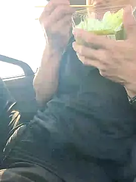 Snapshot of da--------i chatting on October 14, 2025, 4:13 am da--------i online show from October 14, 2025, 4:13 am