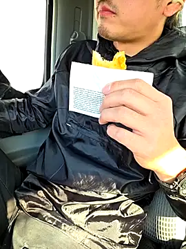 Snapshot of da--------i chatting on November 22, 2025, 4:55 am da--------i online show from November 22, 2025, 4:55 am