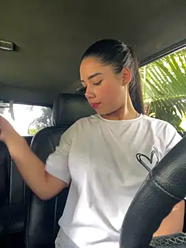  Luana online show from December 3, 2025, 5:33 pm