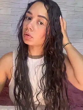 Snapshot of _Luana chatting on July 2, 2026, 2:33 am Luana online show from July 2, 2026, 2:33 am