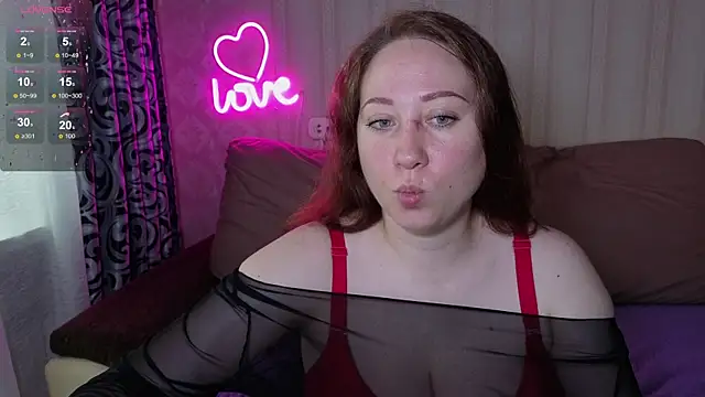 KellyCrystall online show from June 12, 2026, 1:15 am