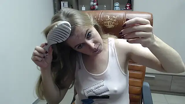 Hot Milady online show from November 20, 2025, 8:14 am