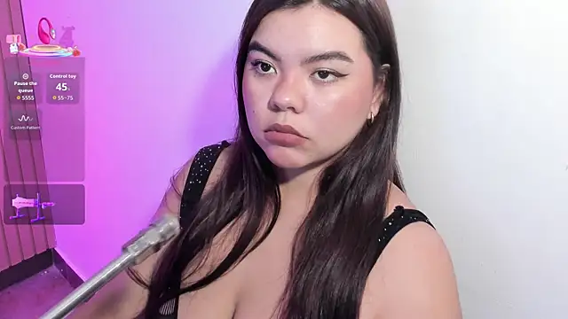 klhoe boobs online show from July 10, 2026, 7:49 pm