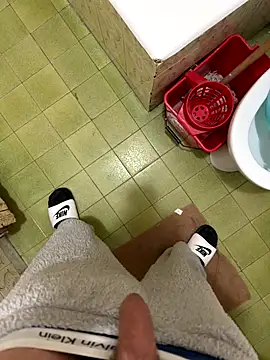 Snapshot of Miky_21 chatting on November 25, 2025, 2:50 pm Miky 21 online show from November 25, 2025, 2:50 pm