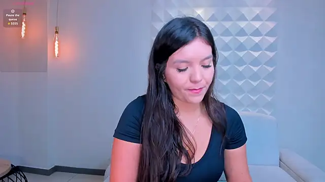 ValeriaRoldanX online show from March 27, 2026, 10:37 am