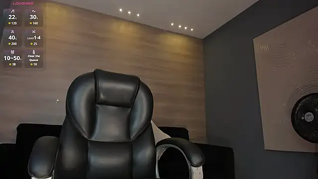 Snapshot of ValeriaRoldanX chatting on April 23, 2026, 12:29 pm ValeriaRoldanX online show from April 23, 2026, 12:29 pm
