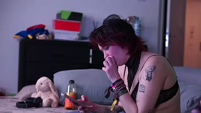 MacTroy online show from December 28, 2024, 6:08 pm