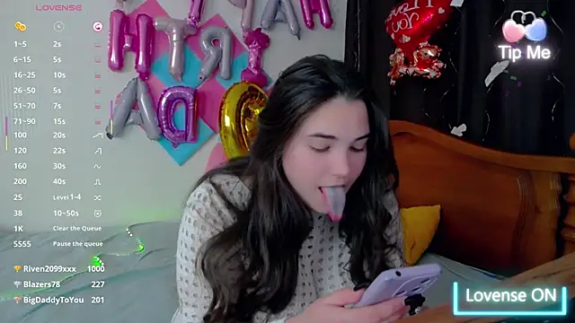 Lillianhot68 online show from February 22, 2025, 12:40 pm