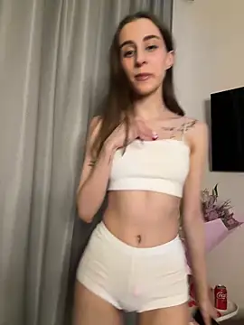 Snapshot of HellPeach chatting on February 3, 2025, 6:39 pm HellPeach online show from February 3, 2025, 6:39 pm