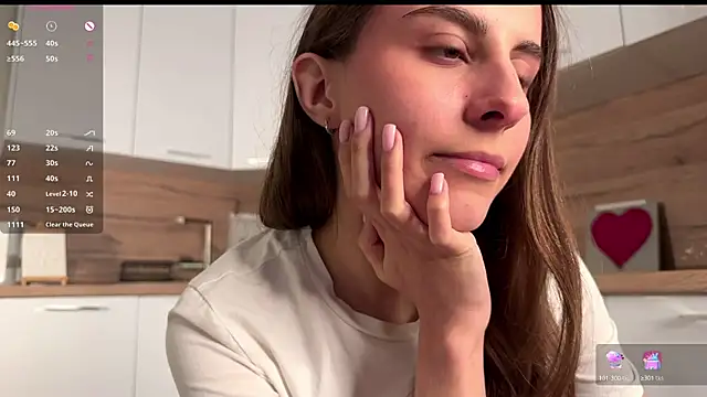 Snapshot of HellPeach chatting on October 15, 2025, 8:53 pm HellPeach online show from October 15, 2025, 8:53 pm