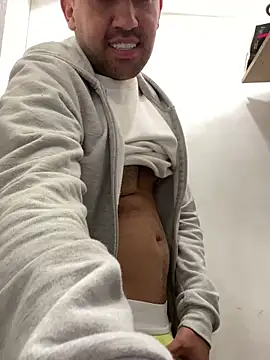 JuanZapata33 online show from January 22, 2025, 7:56 pm