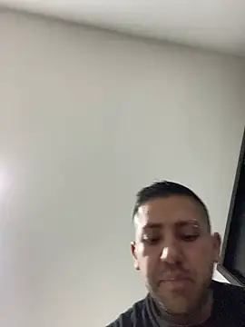 JuanZapata33 online show from February 18, 2025, 12:48 am