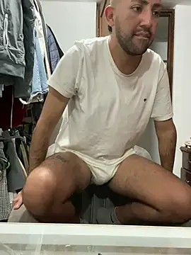 JuanZapata33 online show from March 20, 2025, 12:19 am