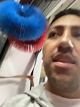 JuanZapata33 online show from October 22, 2025, 11:04 pm