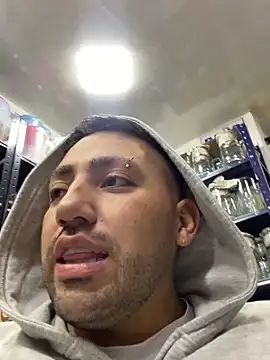 JuanZapata33 online show from November 28, 2025, 10:01 pm