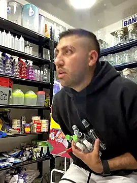 JuanZapata33 online show from January 16, 2026, 9:41 pm