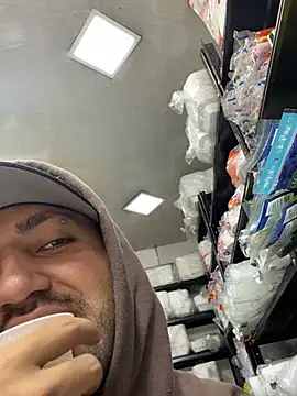 Snapshot of JuanZapata33 chatting on February 5, 2026, 10:14 pm JuanZapata33 online show from February 5, 2026, 10:14 pm