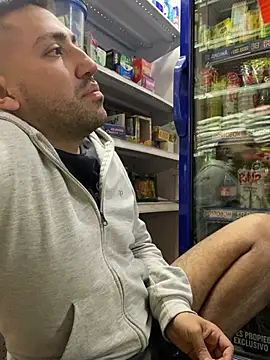 Snapshot of JuanZapata33 chatting on February 25, 2026, 11:03 pm JuanZapata33 online show from February 25, 2026, 11:03 pm