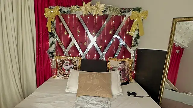 MicaelaHot  online show from December 1, 2025, 3:11 am