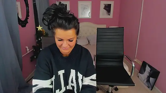 EricaAndPenelopa online show from December 13, 2024, 4:33 am