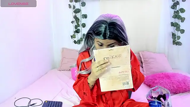 catalina and roger online show from September 22, 2025, 10:12 pm