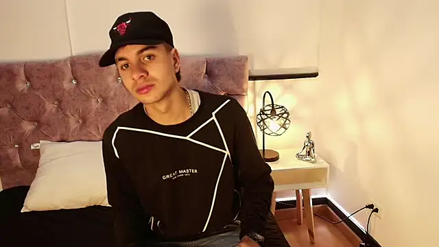 Amadeo Wild online show from December 3, 2024, 3:11 pm