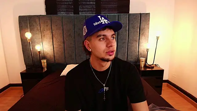 Amadeo Wild online show from February 15, 2025, 3:39 pm