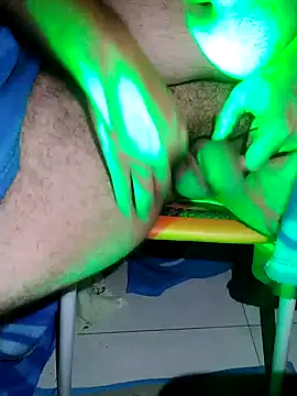 Snapshot of Leocesar37 chatting on April 8, 2026, 5:07 am Leocesar37 online show from April 8, 2026, 5:07 am