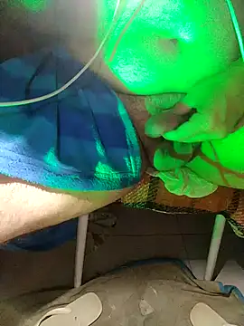 Snapshot of Leocesar37 chatting on April 16, 2026, 5:08 am Leocesar37 online show from April 16, 2026, 5:08 am