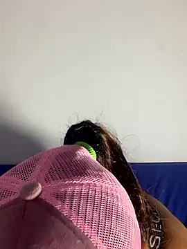 Jeroliee viyana online show from November 23, 2025, 3:28 am