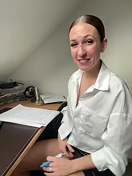 lola tentatiion online show from March 10, 2025, 9:32 am