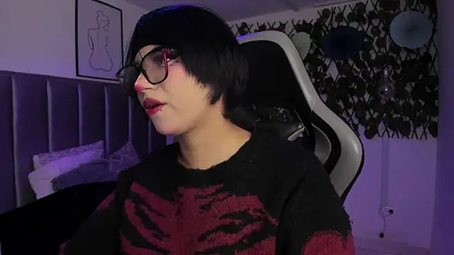 Kitty Gang online show from April 17, 2026, 1:41 am