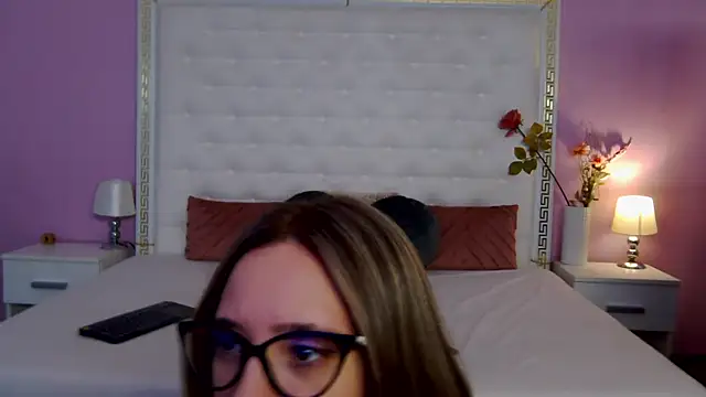 Lenna Paul online show from June 17, 2026, 4:15 am