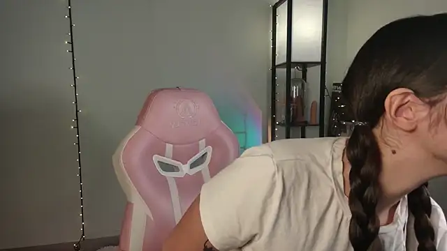 Snapshot of purrrrrrrrr chatting on December 5, 2024, 1:17 pm purrrrrrrrr online show from December 5, 2024, 1:17 pm