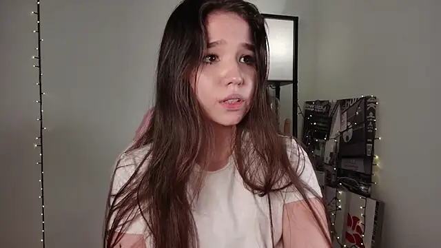 Snapshot of purrrrrrrrr chatting on December 5, 2024, 7:28 pm purrrrrrrrr online show from December 5, 2024, 7:28 pm