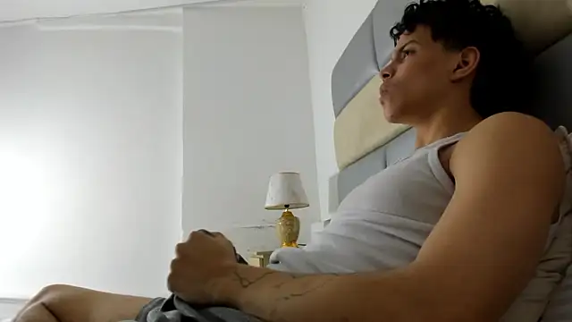 lax777  online show from March 4, 2025, 6:39 pm