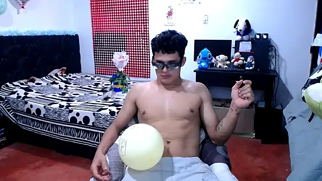 Snapshot of freddy_romas chatting on July 16, 2026, 12:16 am freddy romas online show from July 16, 2026, 12:16 am