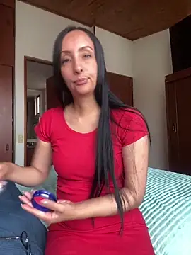 yaralyminjo2 online show from January 8, 2025, 8:39 pm