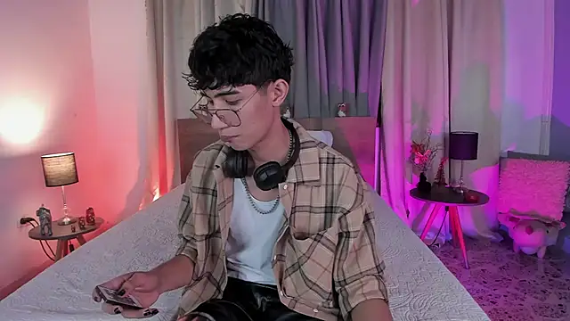 Snapshot of novaybrian chatting on December 13, 2024, 4:54 am novaybrian online show from December 13, 2024, 4:54 am