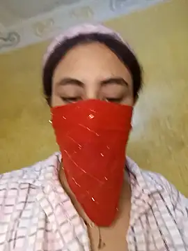 Snapshot of Lalou chatting on December 4, 2024, 12:25 pm Lalou online show from December 4, 2024, 12:25 pm