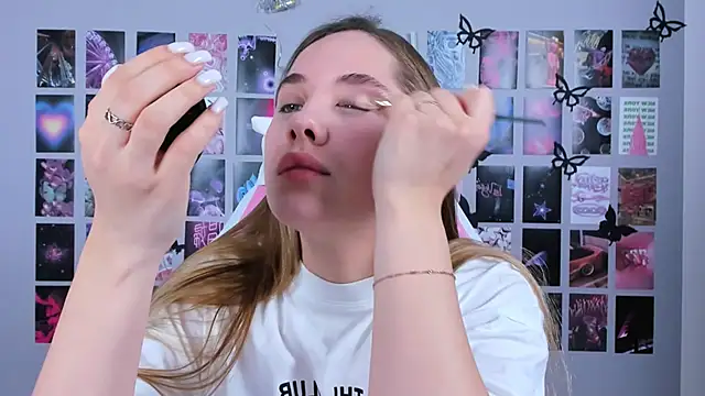 MiaMilas online show from February 11, 2025, 9:42 am