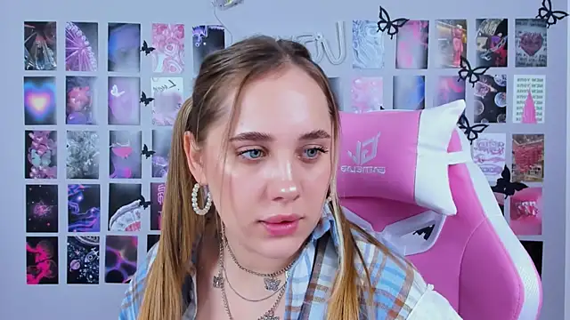 MiaMilas online show from February 20, 2025, 11:20 am