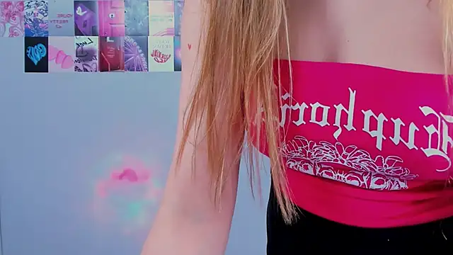 MiaMilas online show from March 10, 2025, 9:43 am