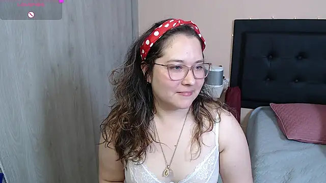 Snapshot of May_Carlier chatting on December 2, 2024, 6:41 am May Carlier online show from December 2, 2024, 6:41 am