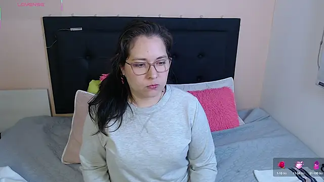 Snapshot of May_Carlier chatting on September 16, 2025, 12:11 am May Carlier online show from September 16, 2025, 12:11 am